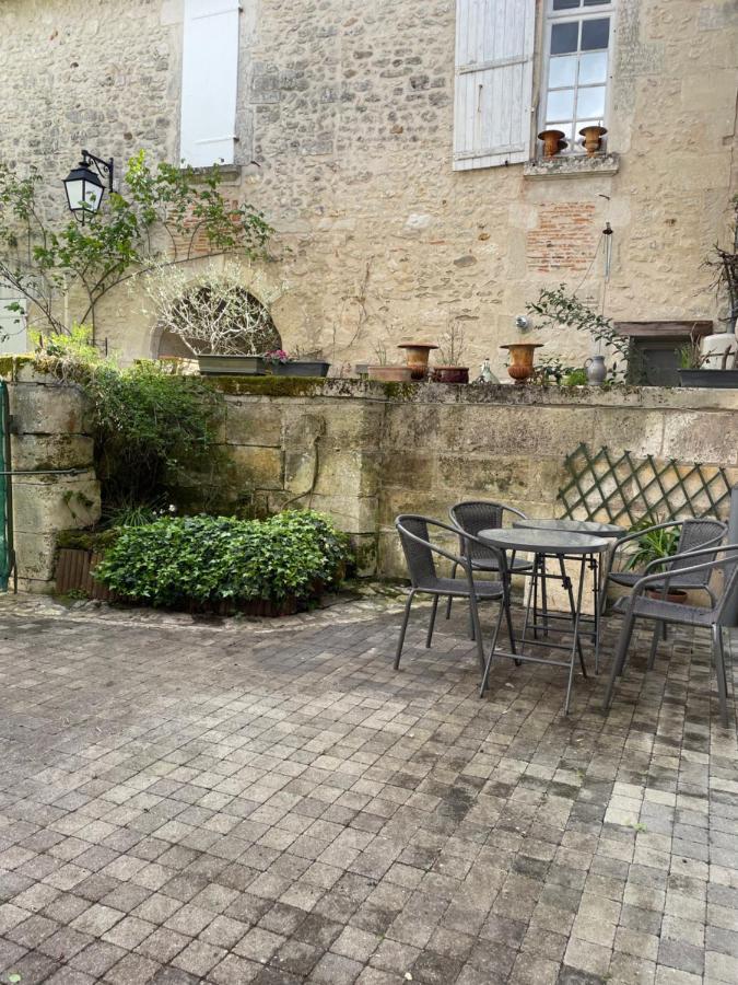 Villebois-Lavalette Auberge Du Boisne מראה חיצוני תמונה