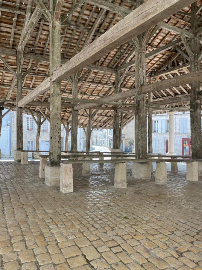 Villebois-Lavalette Auberge Du Boisne מראה חיצוני תמונה