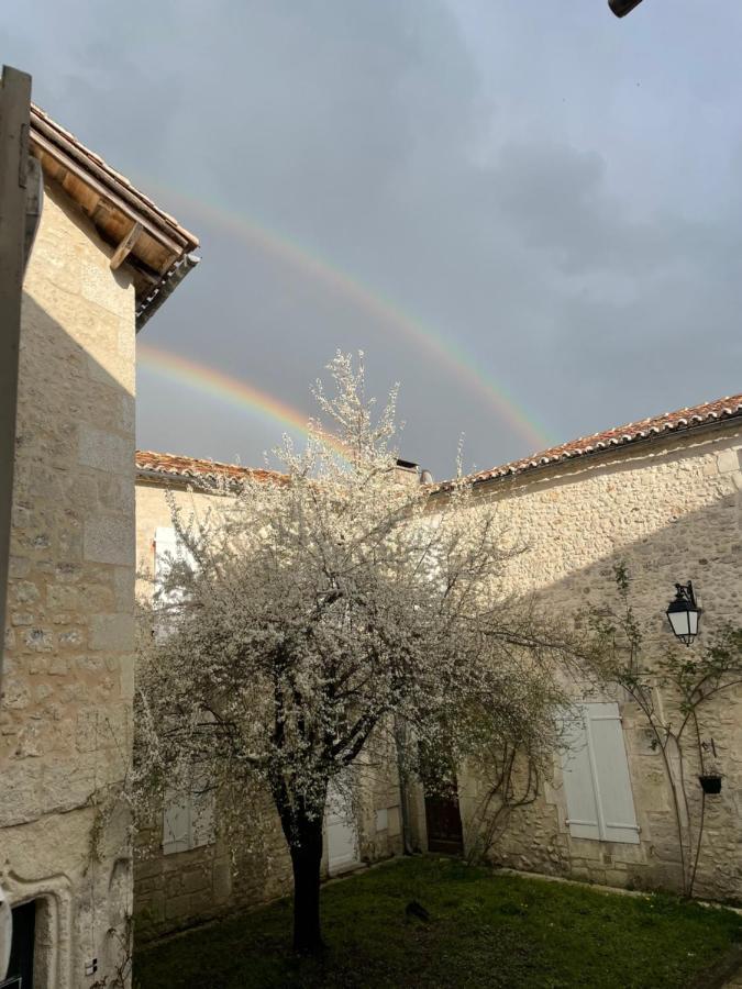 Villebois-Lavalette Auberge Du Boisne מראה חיצוני תמונה