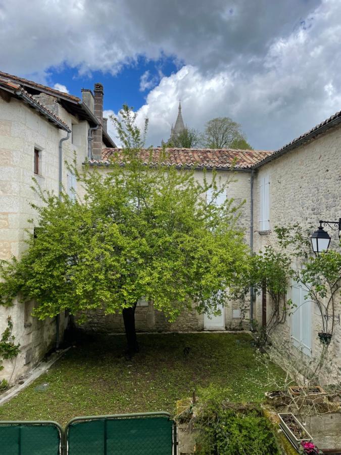 Villebois-Lavalette Auberge Du Boisne מראה חיצוני תמונה